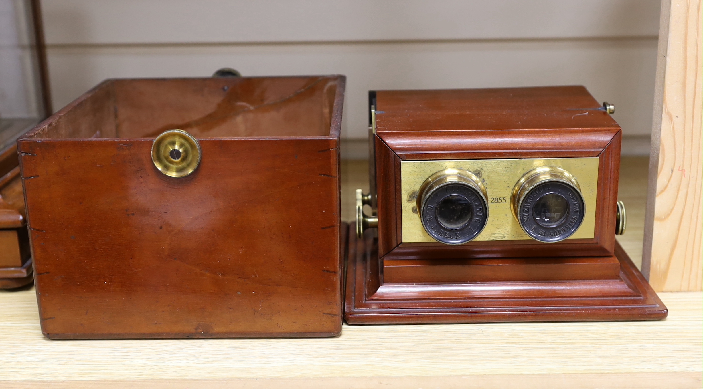 A Smith, Beck & Beck mahogany and brass stereoscope, c. 1860, 20.5cm x 18.5cm x 13.5cm (a.f.)
